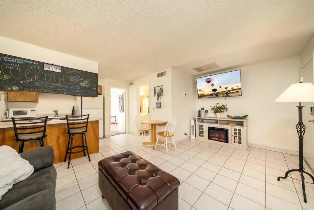 Pool King Lake Suite-Walk To Dt & Lake! Lake Havasu City Eksteriør bilde
